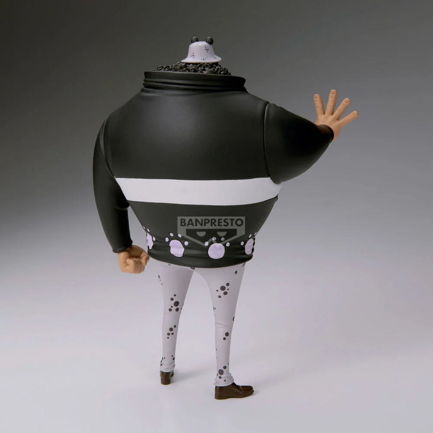 BANDAI Bartholomäus Bär mit Jacke | One Piece Sammelfigur | 18 cm