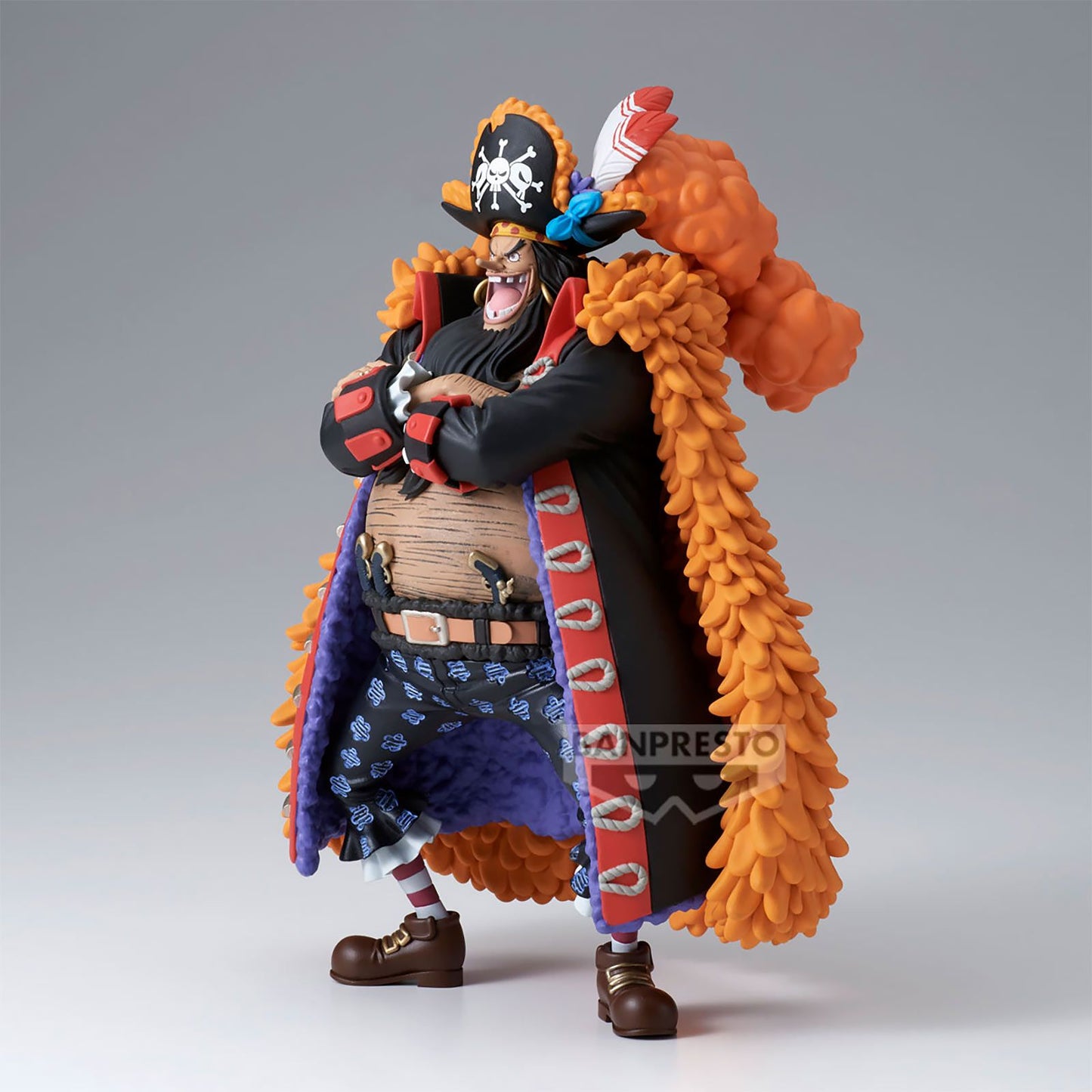 BANDAI Marshall D. Teach mit Federmantel, One Piece Sammelfigur, 18 cm