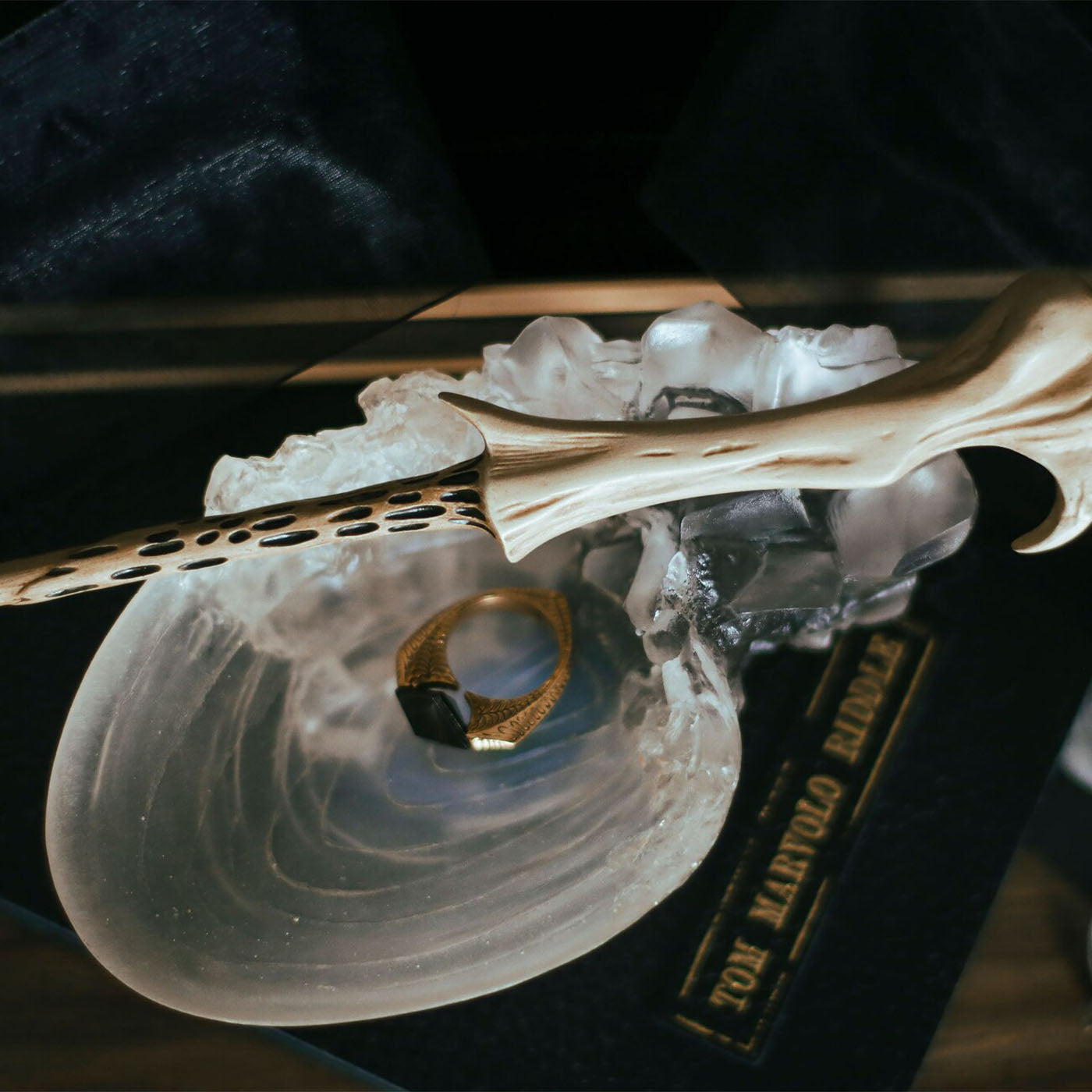 Harry Potter - Kristall-Kelch aus der Höhle (Crystal Goblet) - 1:1 Prop-Replik - 18 cm - The Noble Collection