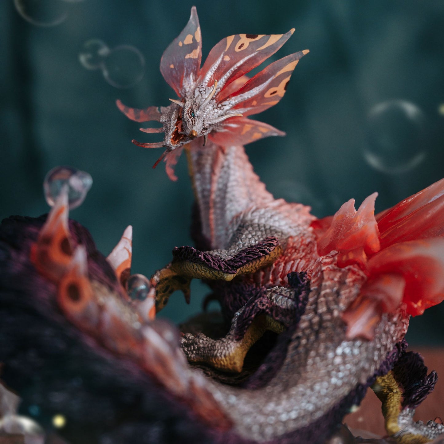 Capcom Mizutsune mit schuppigem Körper | Monster Hunter Sammelfigur | 16 cm