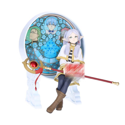 BANDAI Frieren mit Mosaikfenster, Frieren: Beyond Journey’s End Sammelfigur, BP28896P, 15 cm