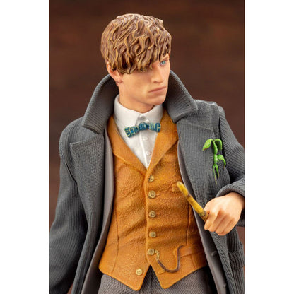 Fantastic Beasts: The Crimes of Grindelwald - Newt Scamander - ARTFX+ Statue 1/10 - 18cm - Kotobukiya