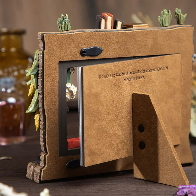Kikis kleiner Lieferservice - Witch's House - Diorama Bilderrahmen - 18x15cm - Benelic