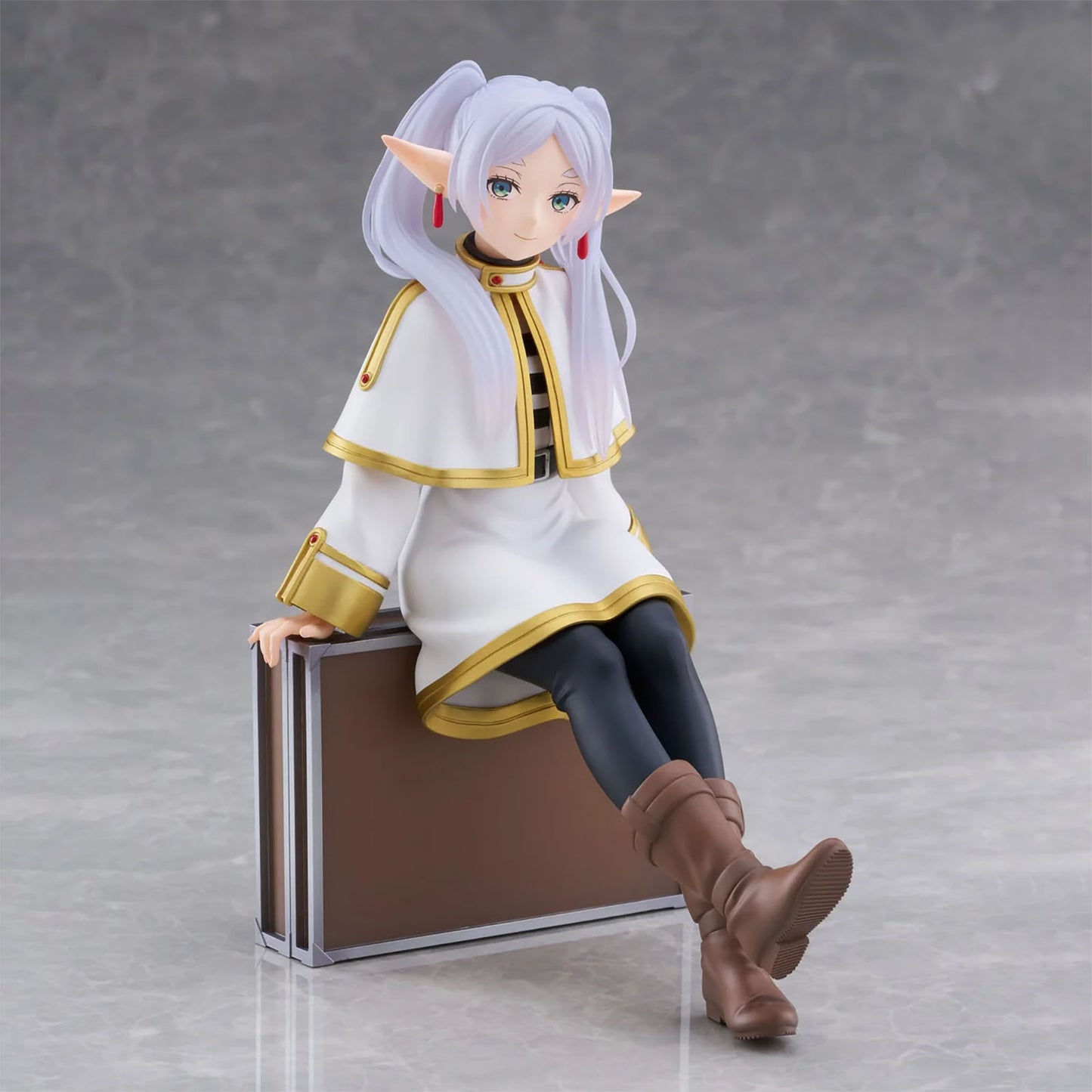 Taito Frieren: Beyond Journey's End PVC Statue Desktop Cute Figure Frieren Trunk Case Ver. 13 cm