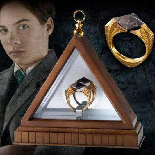 Harry Potter - Lord Voldemorts Horkrux-Ring (Die Gaunts) - 1/1 Replik - Vergoldet - The Noble Collection