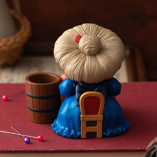 Chihiros Reise ins Zauberland - Zeniba beim Stricken - Stifthalter Figur - 8 cm - Ensky