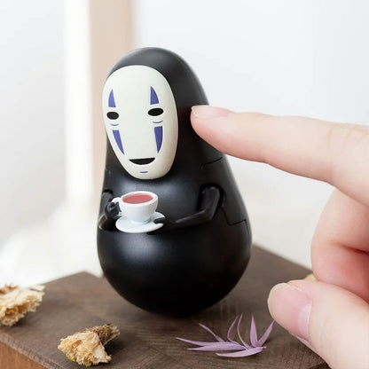 Chihiros Reise ins Zauberland - Ohnegesicht beim Kaffeetrinken - Okiagari Koboshi Wackelfigur - 7cm - Ensky