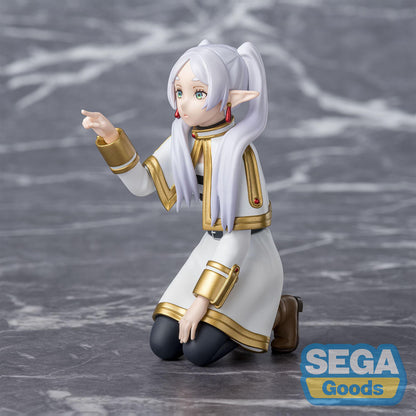 Frieren: Beyond Journey's End - Frieren - Poking Something - PM Perching Figur - 10cm - SEGA