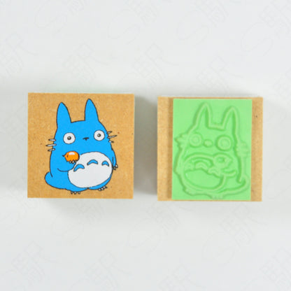 Mein Nachbar Totoro - Mittlerer Totoro mit Eichel - Holzstempel - 3 x 3 cm - Beverly
