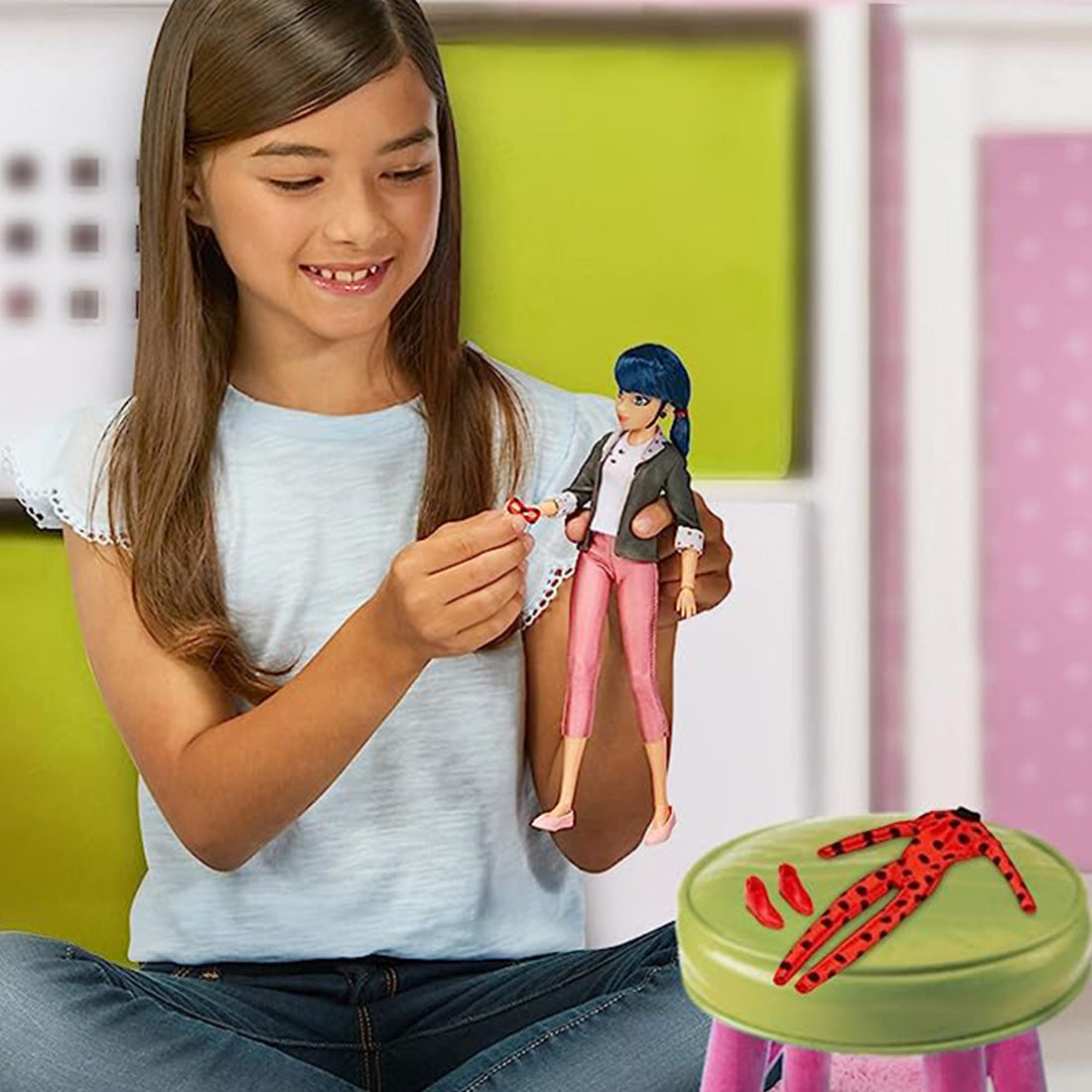 Ladybug - Miraculous: Ankleidepuppe mit zwei Outfits. 26cm