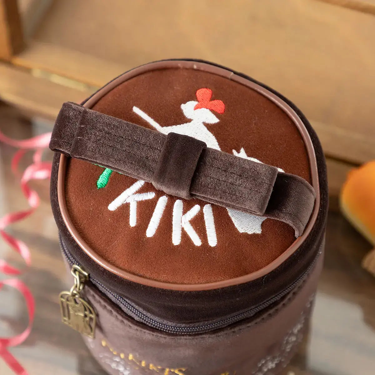 Kiki's Delivery Service - Chocolate Cake - Cosmetic Pouch - ø 11 x 14 cm - Marushin