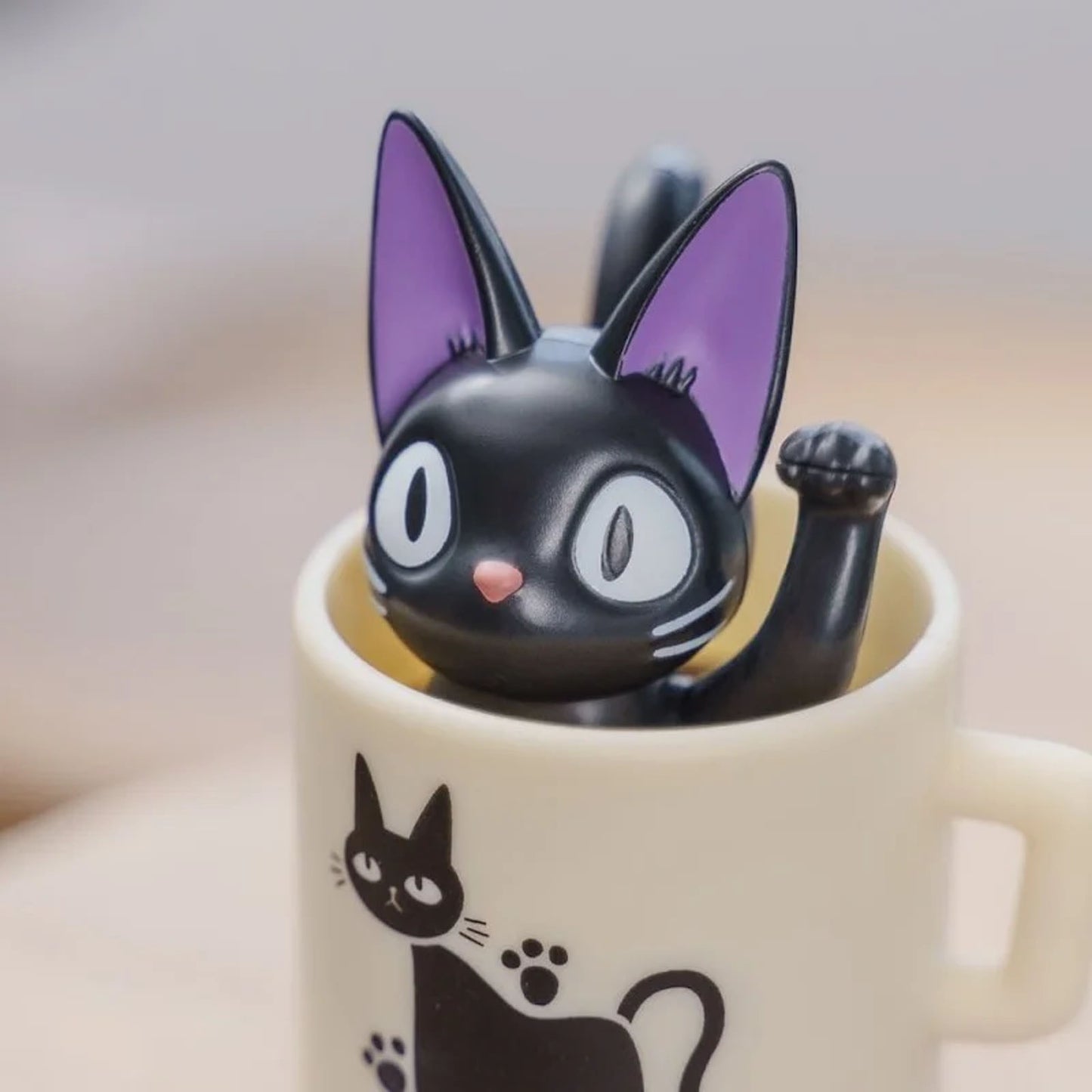 Kikis kleiner Lieferservice - Kiki mit Tasse - Stehaufmännchen - 8cm - Studio Ghibli