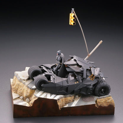 Batman Begins - Batmobile Tumbler - Sci-Fi Revoltech Diorama Set  - 17cm - Kaiyodo