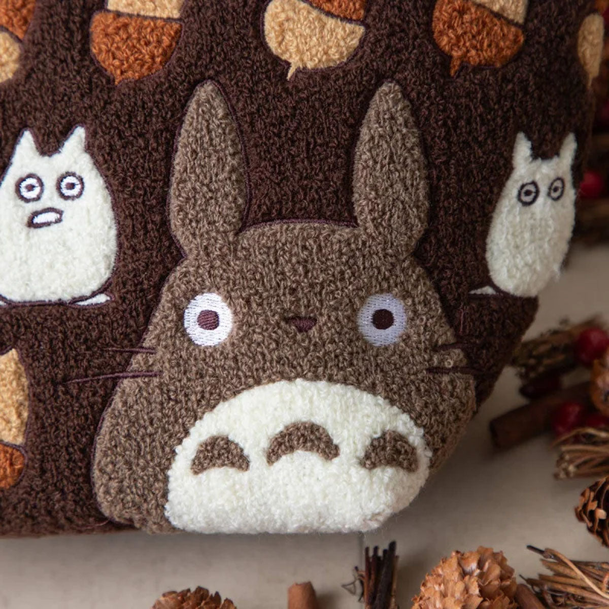 Mein Nachbar Totoro - Bestickte Handtasche (Acorn Brown) - 37 cm - Benelic
