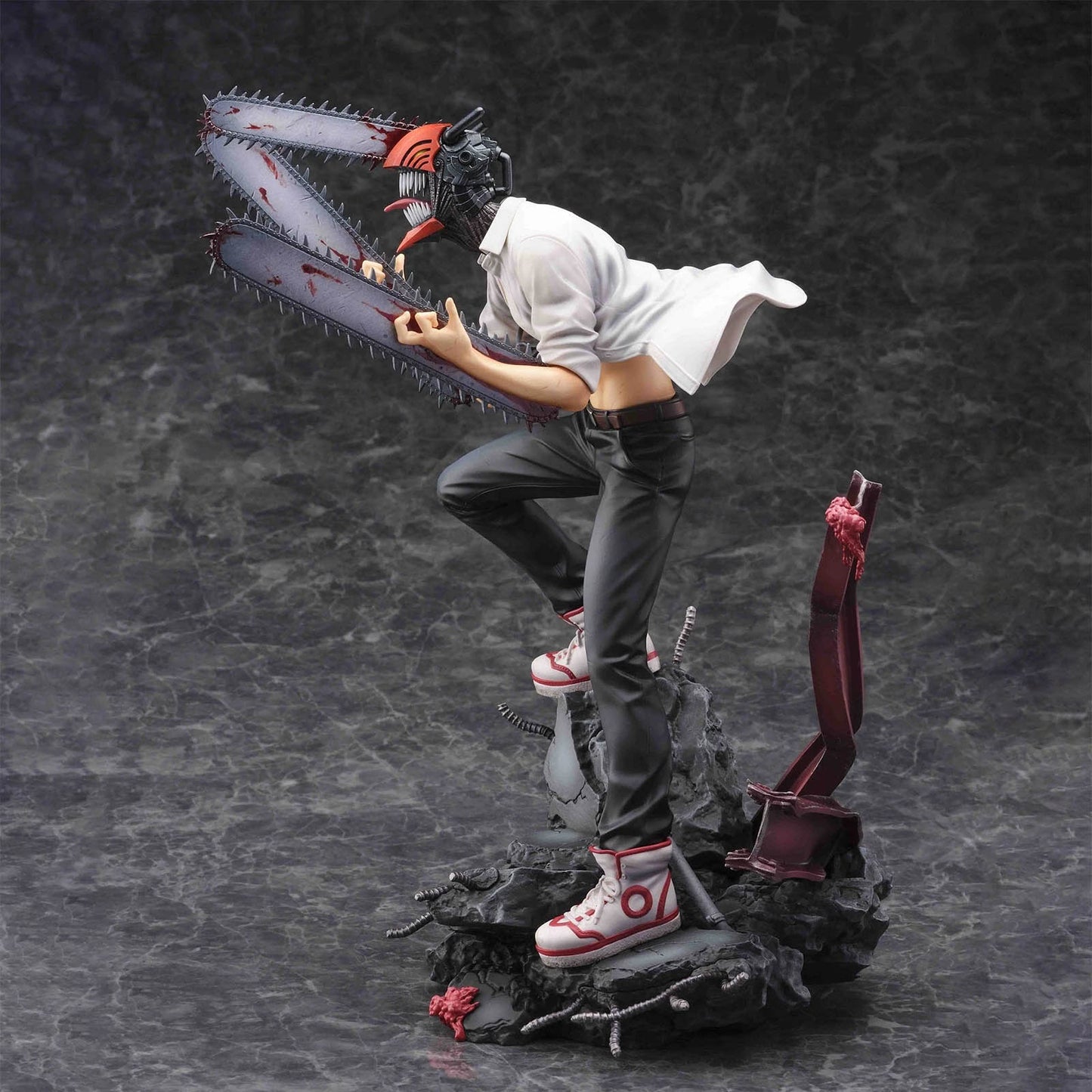 Chainsaw Man - Chainsaw Man - S-FIRE 1/7 PVC Statue - 26 cm – Sega