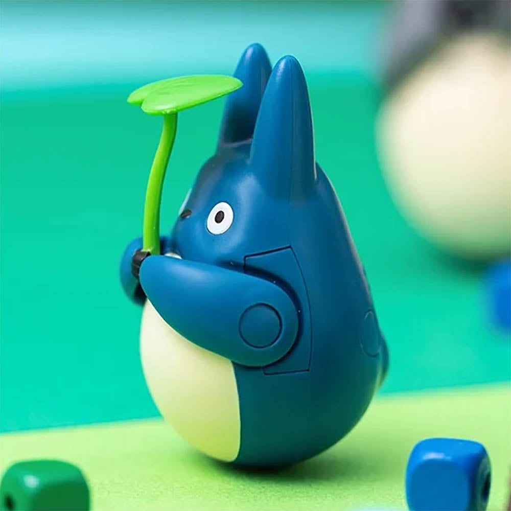 Mein Nachbar Totoro - Mittlerer Totoro mit Blatt - Okiagari Koboshi Wackelfigur - 6cm - Ensky