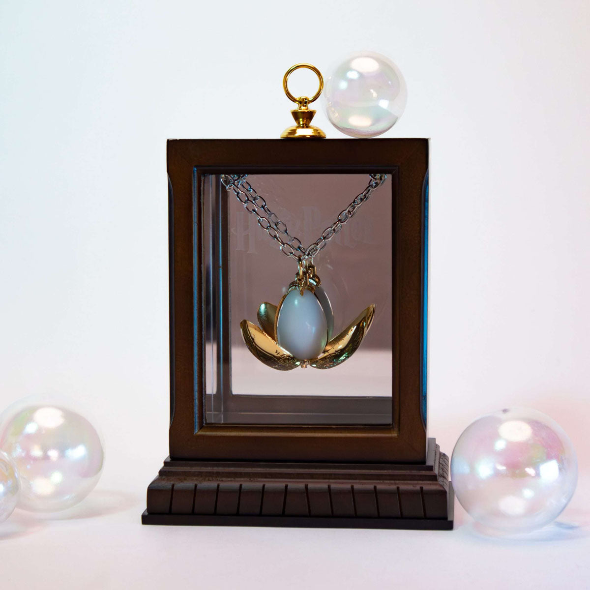 Harry Potter - Das Goldene Ei (The Golden Egg) - Kette mit Anhänger & Display-Box - The Noble Collection