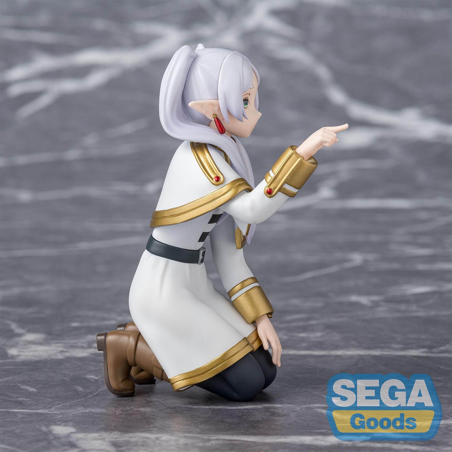 Frieren: Beyond Journey's End - Frieren - Poking Something - PM Perching Figur - 10cm - SEGA