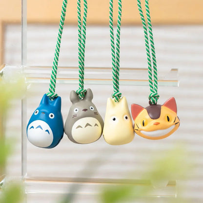 Mein Nachbar Totoro - Mittlerer Totoro mit Glöckchen - Netsuke-Anhänger - 3 x 2,3 x 2,3 cm - ENSKY