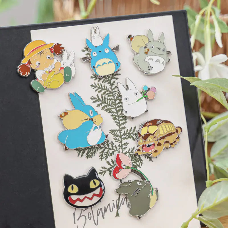 Mein Nachbar Totoro - Großer Totoro mit Blume - Metall-Magnet - 4,5cm - BENELIC