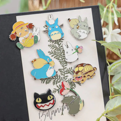 Mein Nachbar Totoro - Großer Totoro mit Blume - Metall-Magnet - 4,5cm - BENELIC
