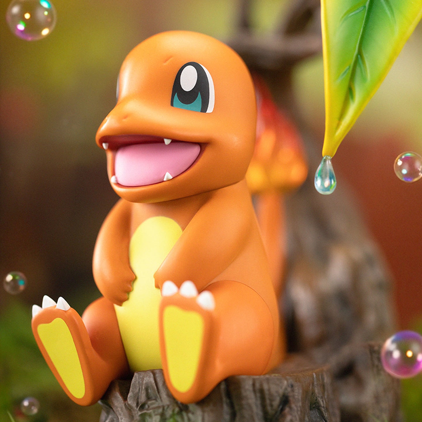 Pokémon - Glumanda (mit Riesenblatt) - Sammelfigur - 20 cm - MORSTORM