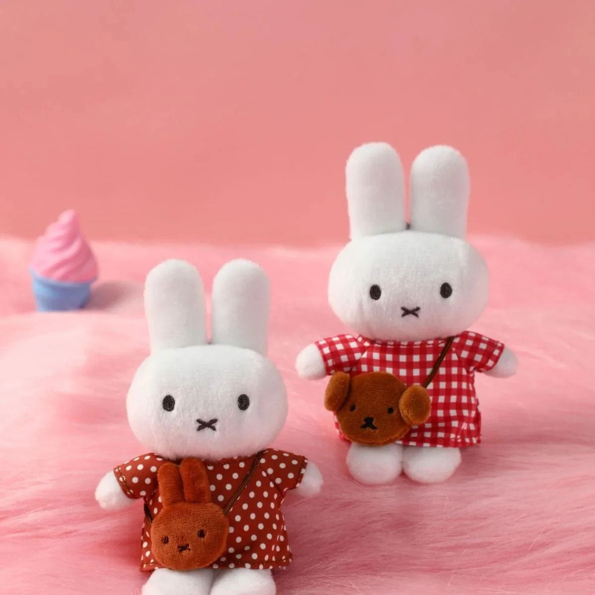 Miffy - Mini Bag Series - Ausflug-Kollektion - Plüsch-Schlüsselanhänger Blind Box - Einzelbox - 13 cm - VIPO