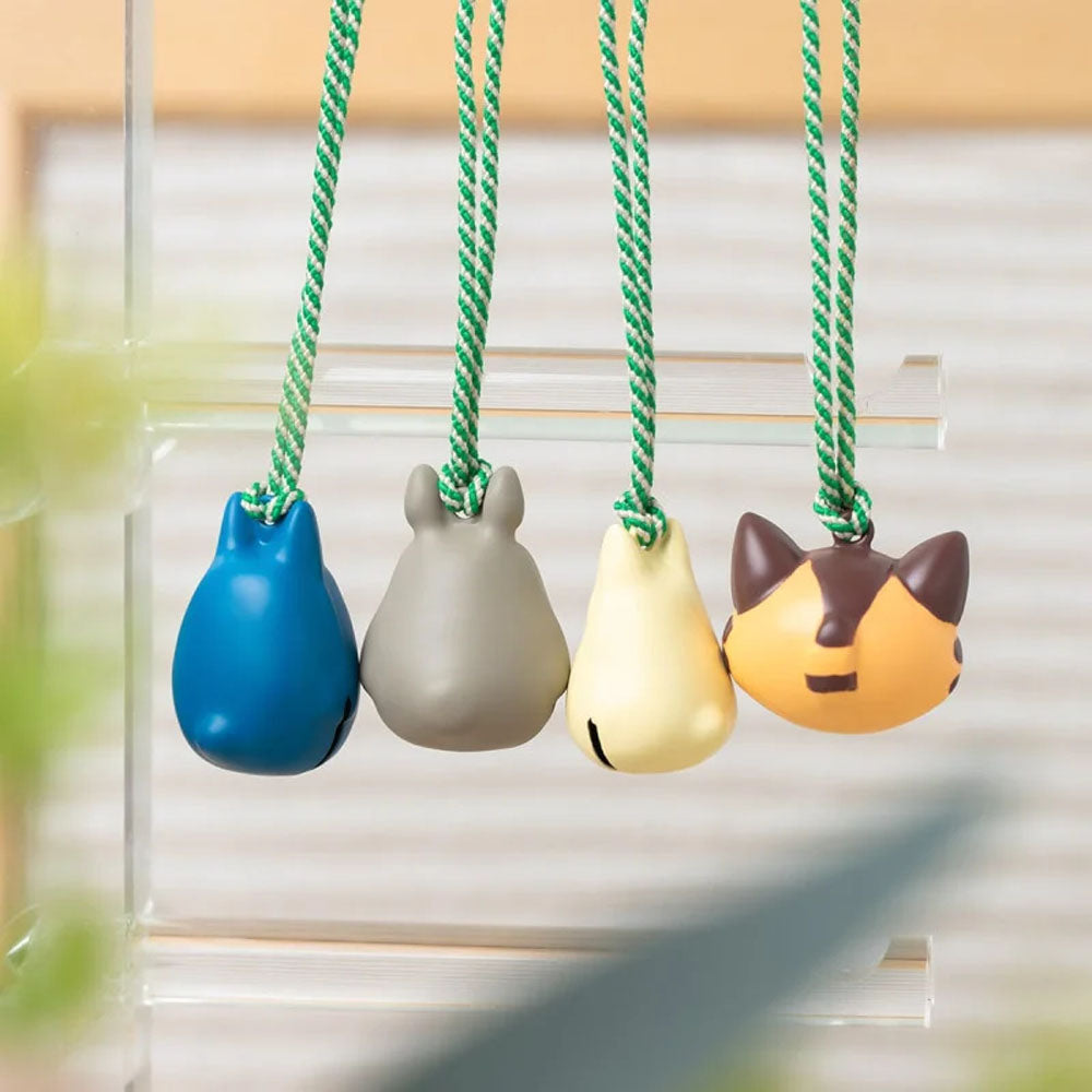 Mein Nachbar Totoro - Mittlerer Totoro mit Glöckchen - Netsuke-Anhänger - 3 x 2,3 x 2,3 cm - ENSKY