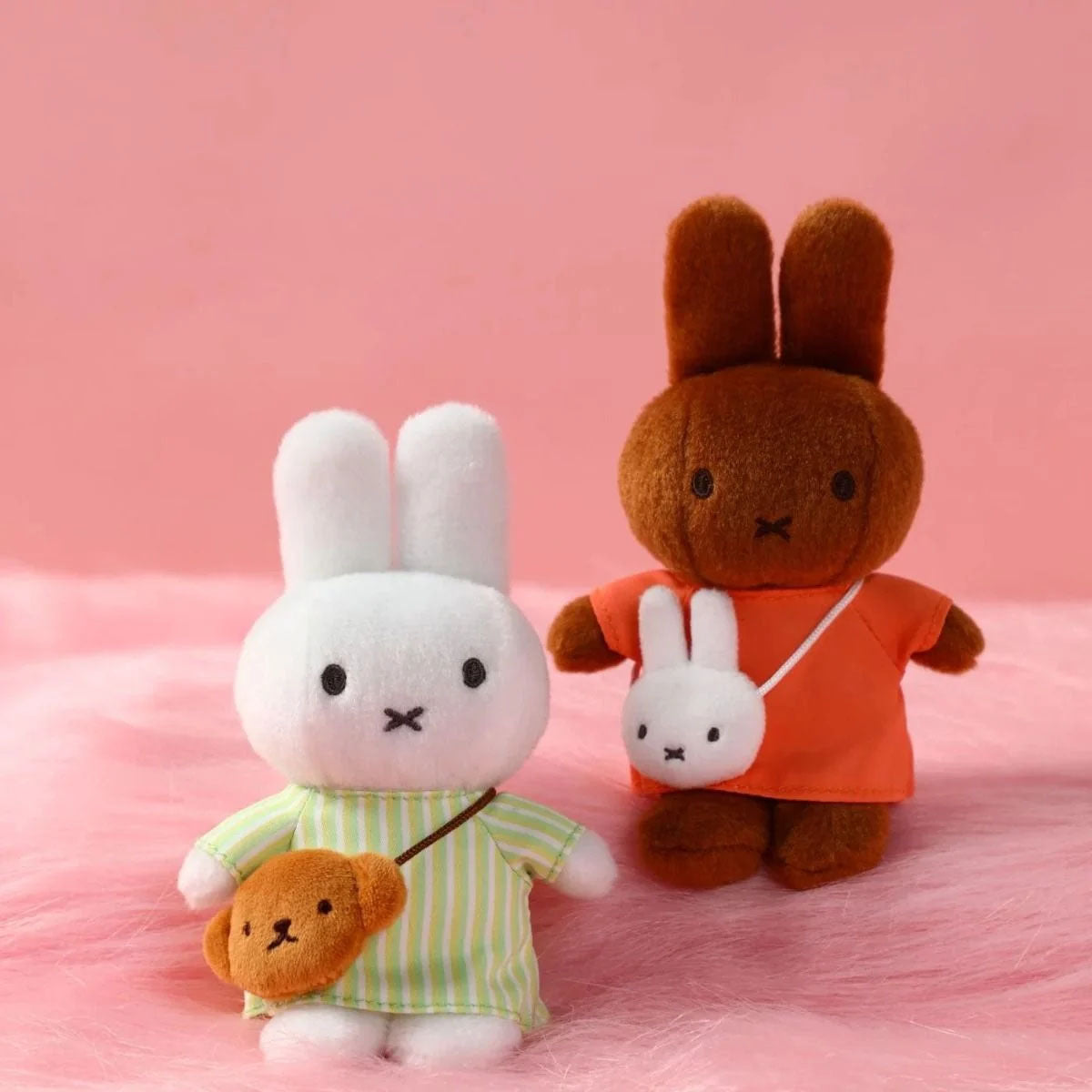 Miffy - Mini Bag Series - Ausflug-Kollektion - Plüsch-Schlüsselanhänger Blind Box - Einzelbox - 13 cm - VIPO