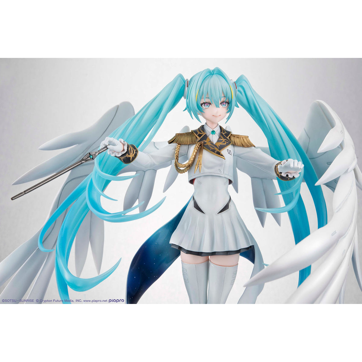 Mobile Suit Gundam x Hatsune Miku - Hatsune Miku x Wing Gundam Zero EW (45th Anniversary) Lucrea - Scale Figur 1/7 - 27cm - MegaHouse