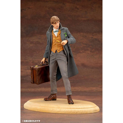 Fantastic Beasts: The Crimes of Grindelwald - Newt Scamander - ARTFX+ Statue 1/10 - 18cm - Kotobukiya