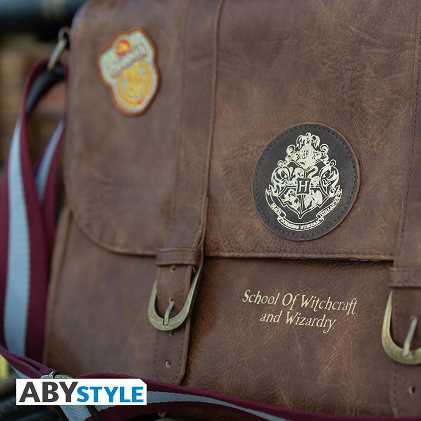 Harry Potter - Hogwarts Premium - Umhängetasche Messenger Bag - 35 x 27 x 5 cm - ABYstyle