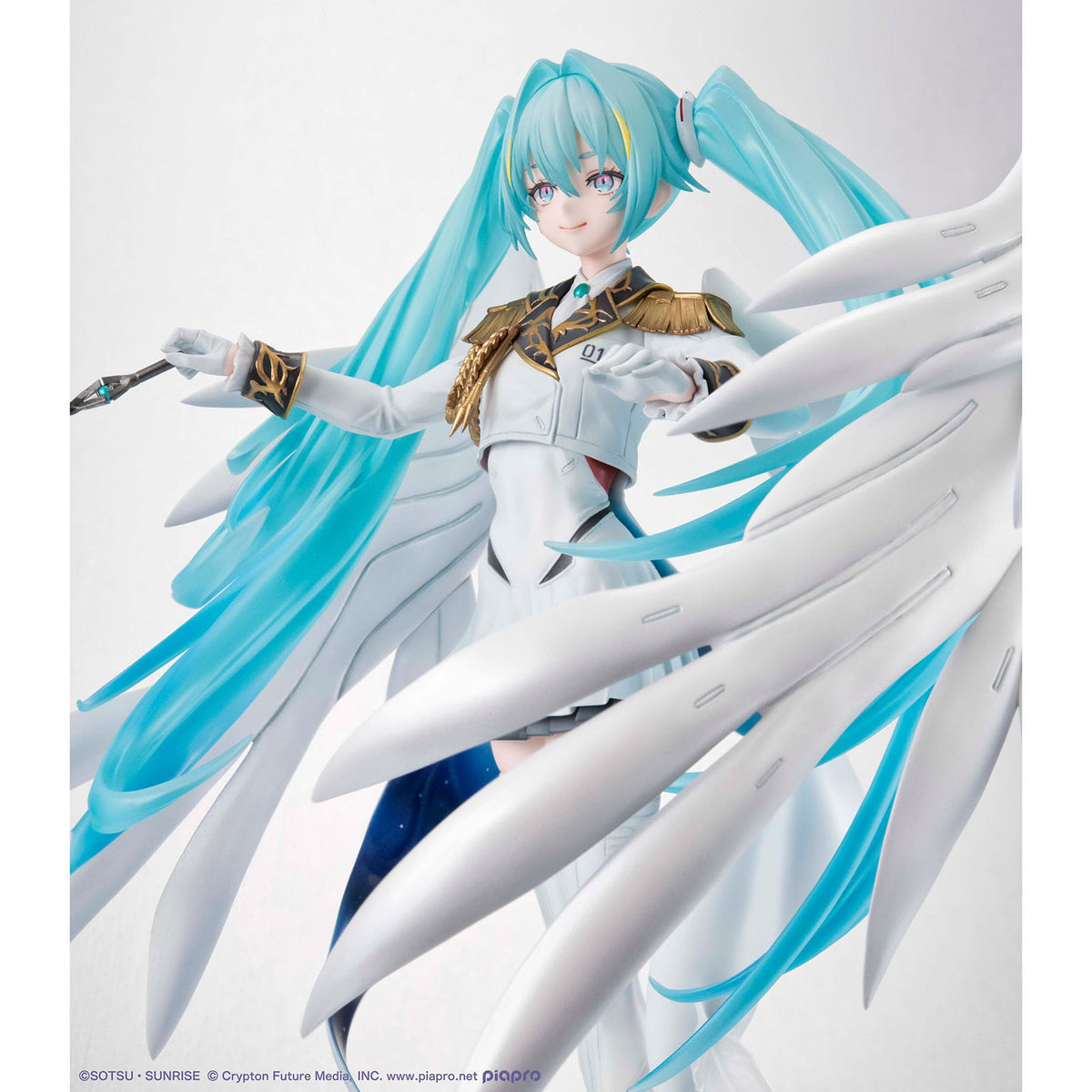 Mobile Suit Gundam x Hatsune Miku - Hatsune Miku x Wing Gundam Zero EW (45th Anniversary) Lucrea - Scale Figur 1/7 - 27cm - MegaHouse