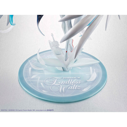 Mobile Suit Gundam x Hatsune Miku - Hatsune Miku x Wing Gundam Zero EW (45th Anniversary) Lucrea - Scale Figur 1/7 - 27cm - MegaHouse