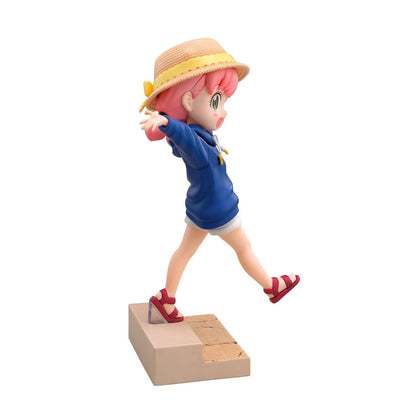Anya Forger in Sommer-Resort-Kleidung, Spy x Family Sammelfigur, 16 cm - SEGA