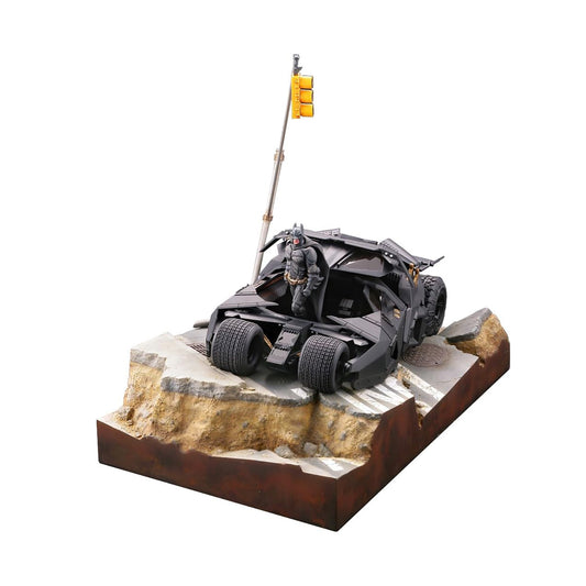 Batmobile Tumbler Kaiyodo Diorama