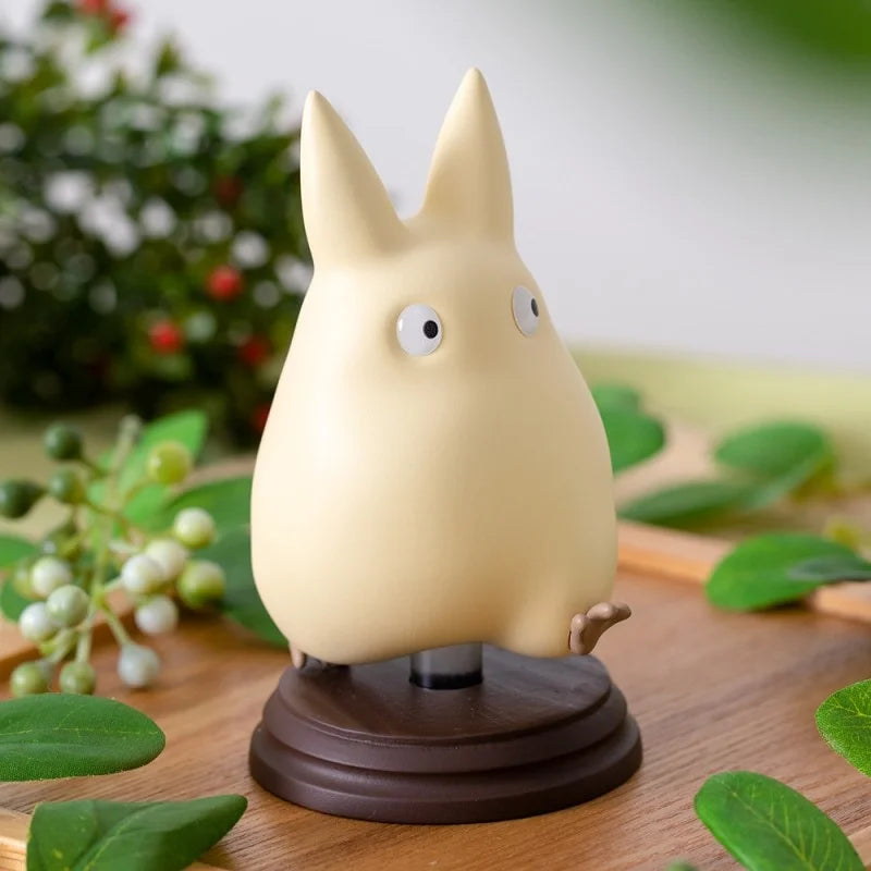 Kleiner Totoro Statue